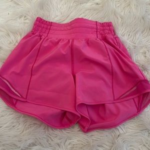 NEVER WORN LULULEMON hotty hot sonic pink high rise 4 in size 0